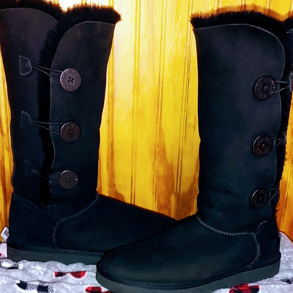 Womens Ugg Boots 3 Buttons Down The Side Size 10